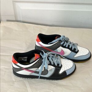 Nike dunk low es gs Sneakers White and Black with Lace-Up Closure size 6.5 Y